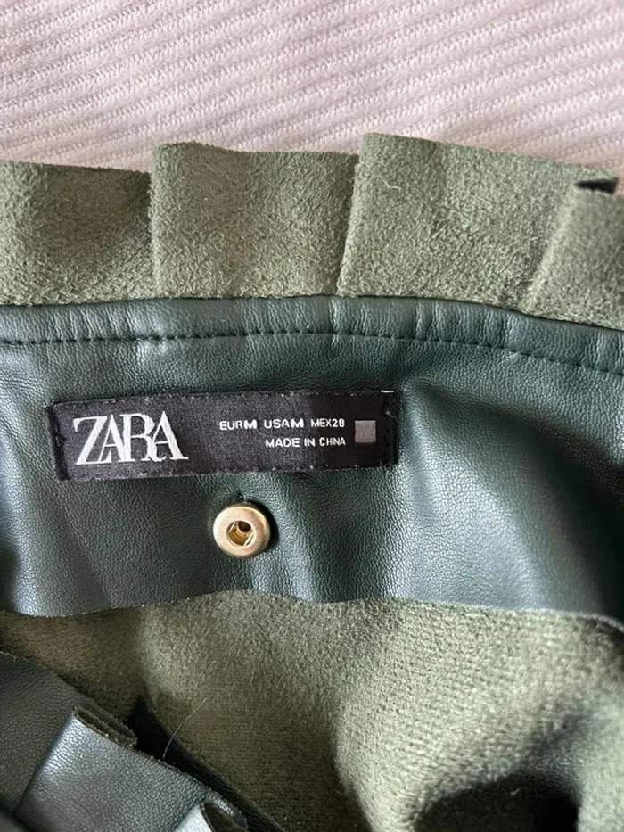 Mini-jupe similicuir vert foncé Zara – Taille M - photo numéro 3