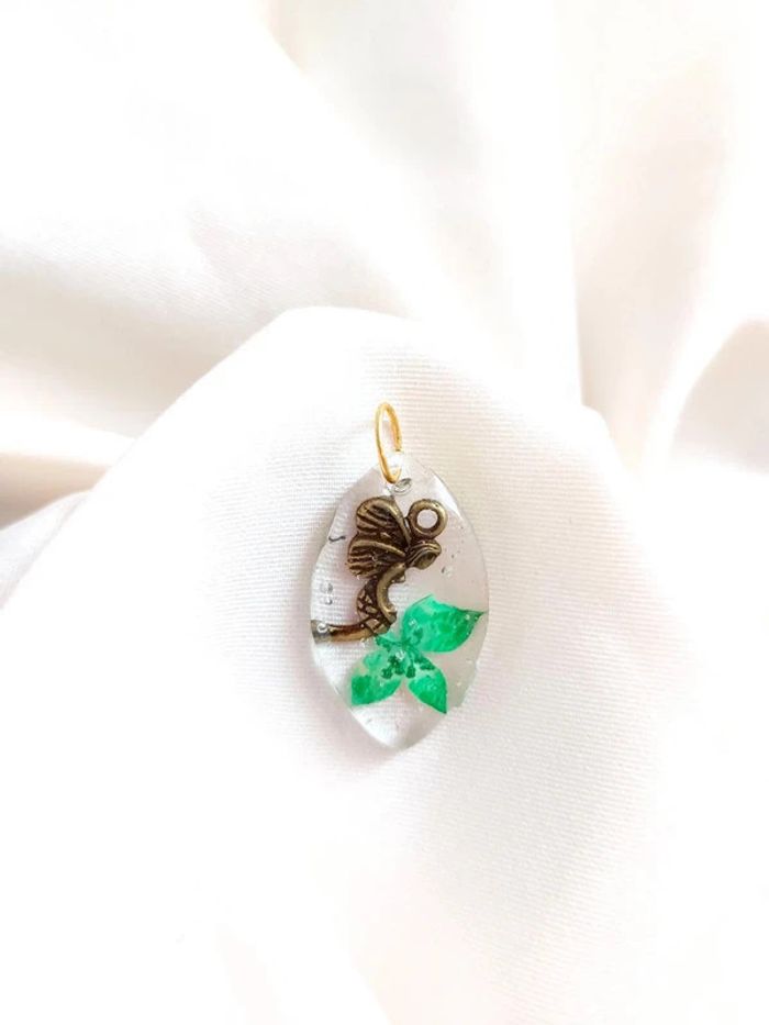 Pendentif fée en résine - photo numéro 4