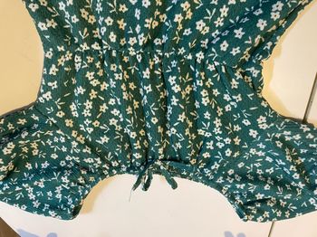 Robe verte a fleur blanche