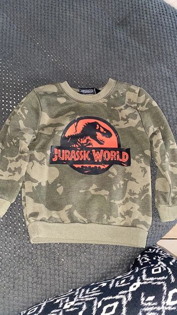 Pull Jurassic world