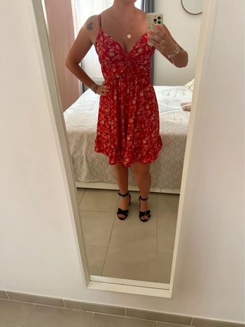 Robe d’été rouge fleurie à bretelles taille m