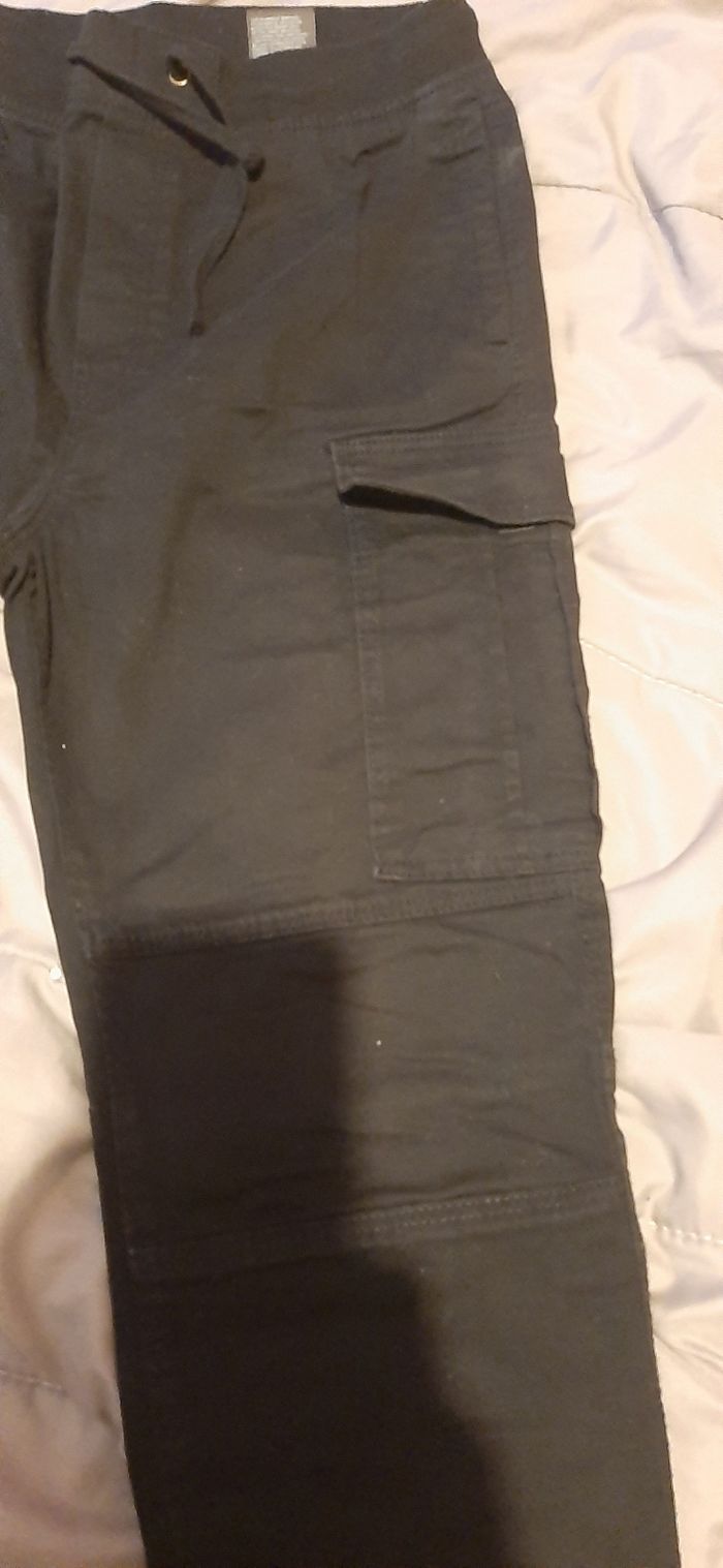 Pantalon noir cargo - photo numéro 4