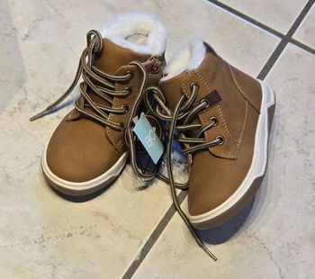 NEUVES  (non portées) 🏷😍🤩superbes bottines fourrées garçon pointure 24🤎🤎💙💙