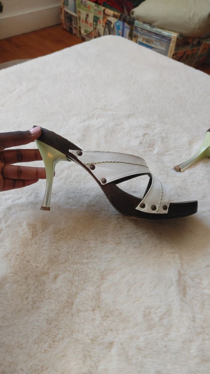 Magnifique mule escarpins vintage ouverts en cuir et bois talon fine transparente - photo numéro 19