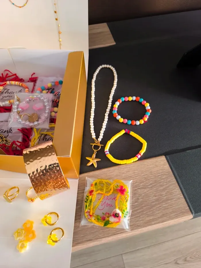 Lot de 20 bijoux dorés et jaunes - photo numéro 18