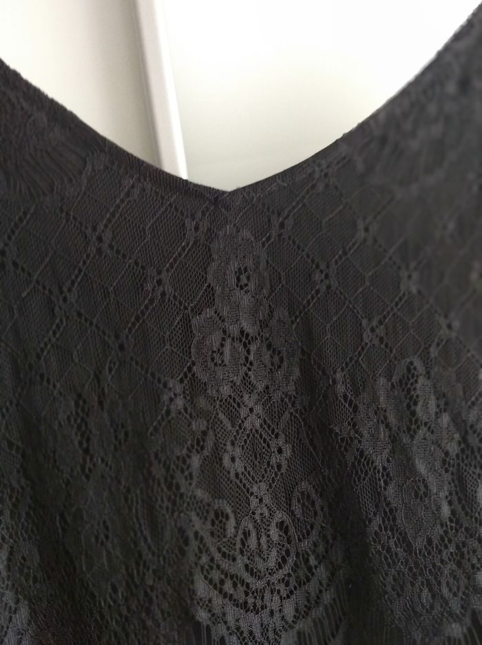 Petite robe noire à bretelles - photo numéro 3