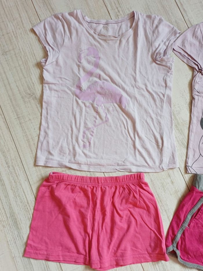 Lot 2 Shorts  rose et 2  t shirts  mauve fille en 8 ans - photo numéro 3
