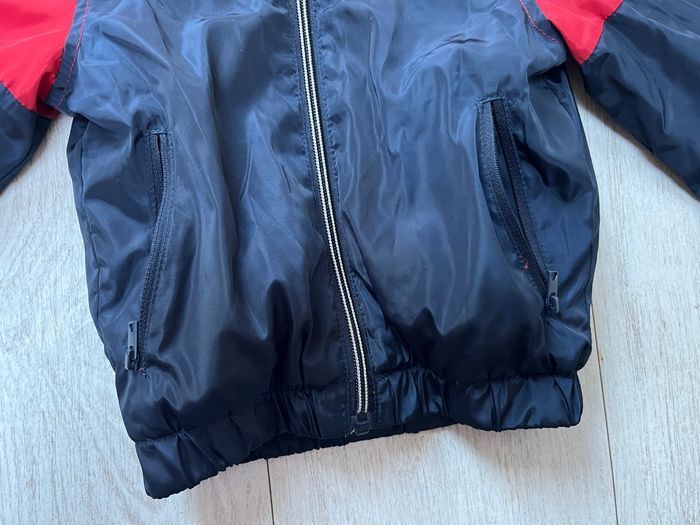 Veste à capuche rouge marine  Marque Kiabi  taille 3 ans - photo numéro 2