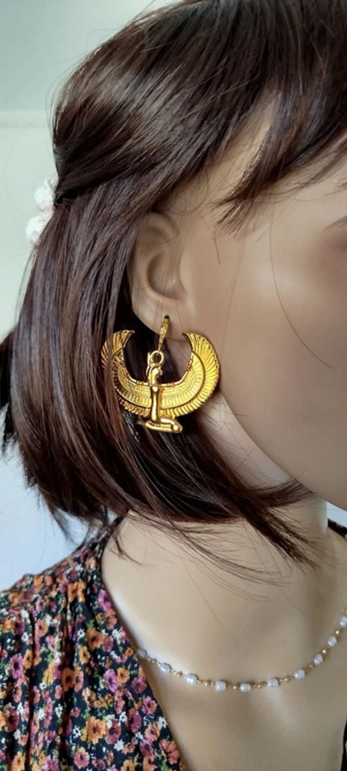 Boucles d'oreilles Isis, la déesse à vos oreilles : Élégance en plaqué Or - photo numéro 2