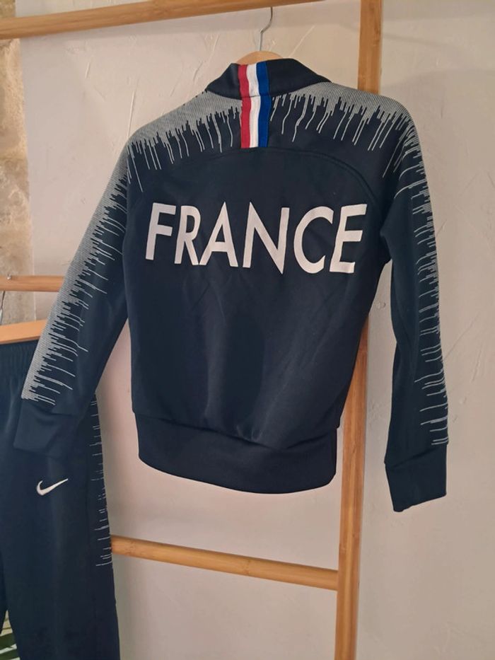 Ensemble équipe de France 🌟 🌟 Nike 3 ans état satisfaisant - photo numéro 4