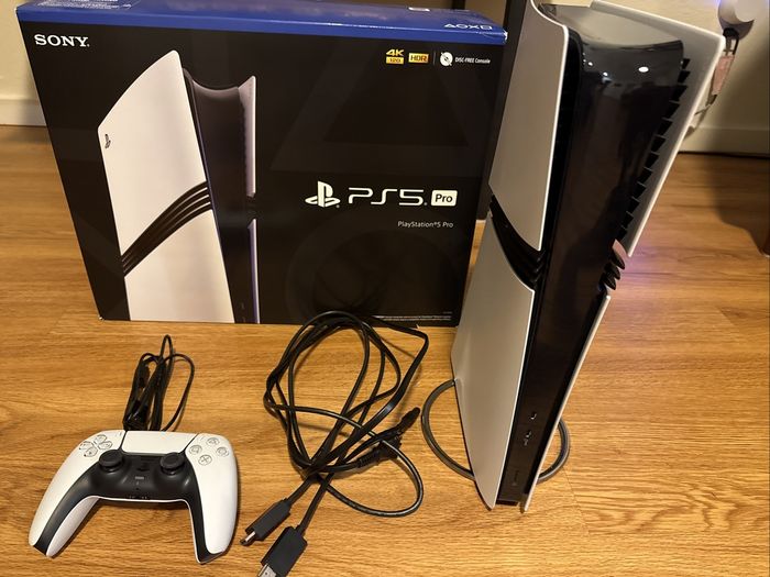 Sony PlayStation 5 Pro 2TB Disc-Free Console - photo numéro 2