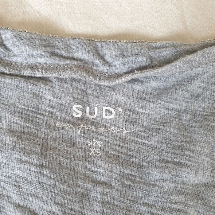 1 t-shirt manche 3/4 gris, taille XS, marque Sud, en très bon état - photo numéro 2