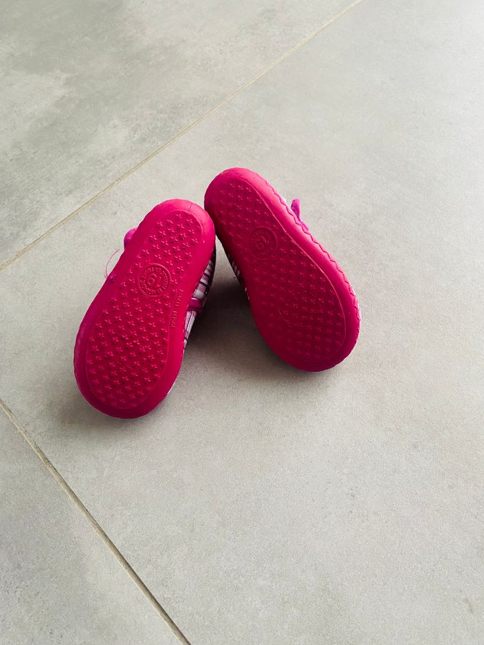 Chaussons bébé fille pointure 19 - photo numéro 2