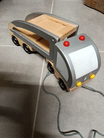 Camion en bois 