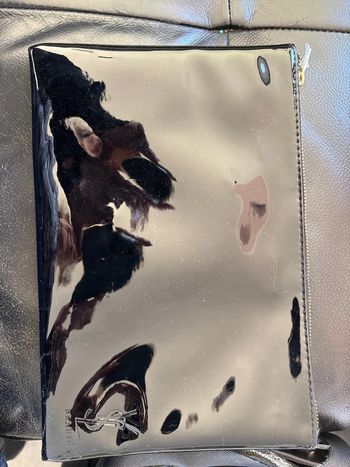 Pochette Yves st Laurent