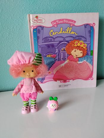 Poupée charlotte aux fraises