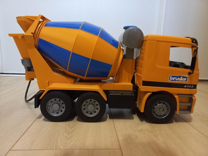 Camion toupie de la marque Bruder - photo numéro 2
