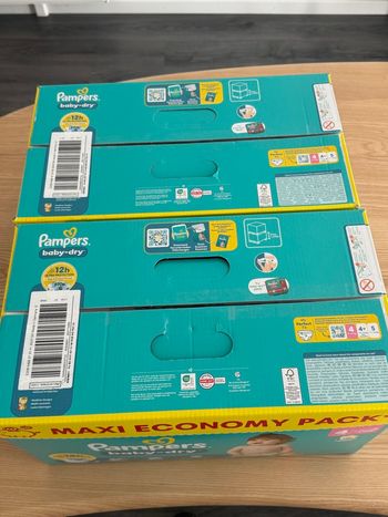 Couches Pampers baby dry taille 4