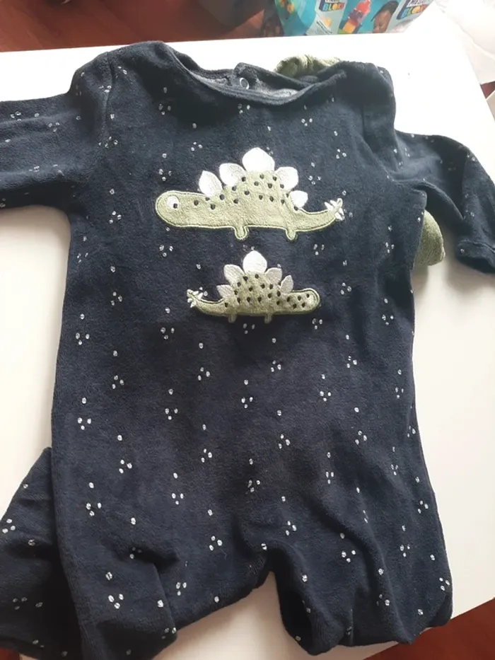 Lot de 2 pyjamas crocodile 18 mois - photo numéro 2
