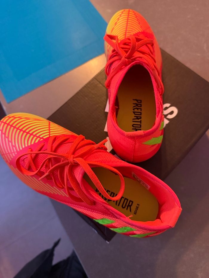 Crampons pour Foot, taille 38 Predator Adidas - photo numéro 3