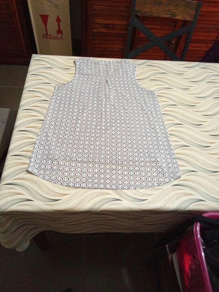 Débardeur blanc motif étoile psychédélique taille L - photo numéro 4