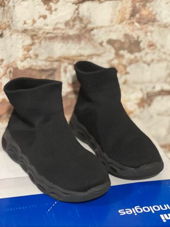 Basket garçon noir t30