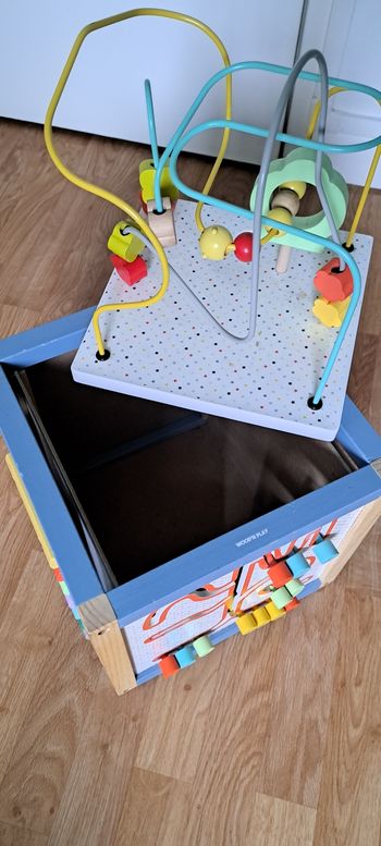 Cube d'activité et d'éveil