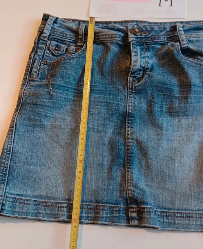 Jupe en jean taille 38 en très bon état - photo numéro 2