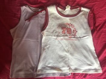 lot de 2 débardeurs fille violet et blanc bordure et motif bordeaux