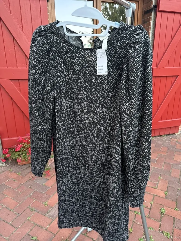 Jolie robe h&m neuve avec étiquette taille S/M voir L