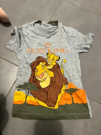 T-shirt Le Roi Lion Disney taille 6 ans
