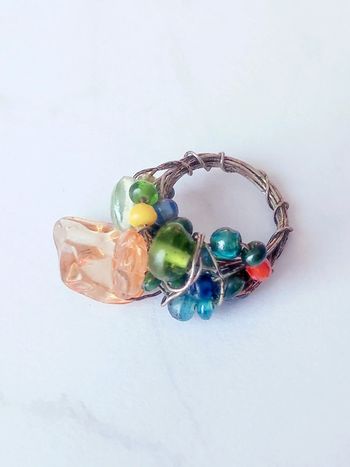 Bague perle entrelacés multicolore fil de fer argent
