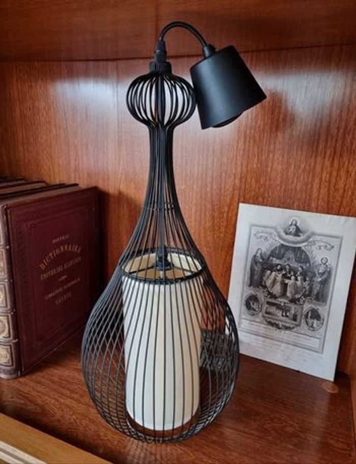 Grande suspension modèle Padang – design filaire noir et diffuseur blanc - photo numéro 4
