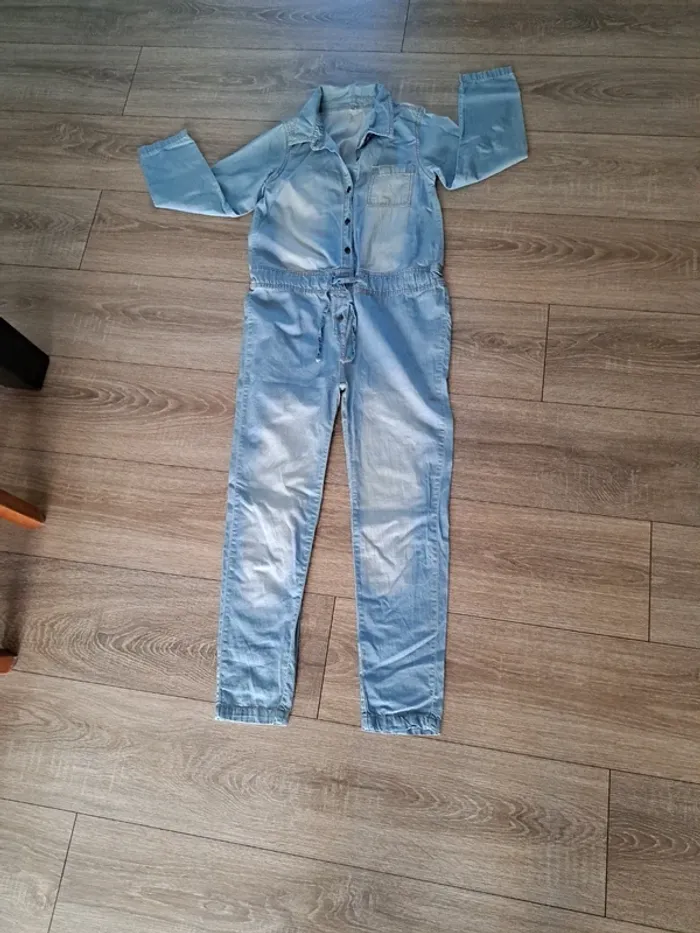 Salopette fine en jean taille 10 ans