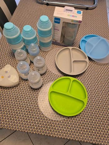 ⚘️⚘️⚘️😍🤩Lot biberons,  doseurs lait, assiettes ventouses⚘️⚘️⚘️😍🤩