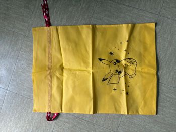 🌟 Sac de rangement Pikachu exclusivité pokémon center