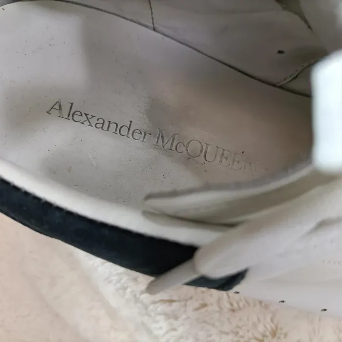 Baskets Alexander McQueen blanches et noir marine cuir pointure 41 tendance - photo numéro 7