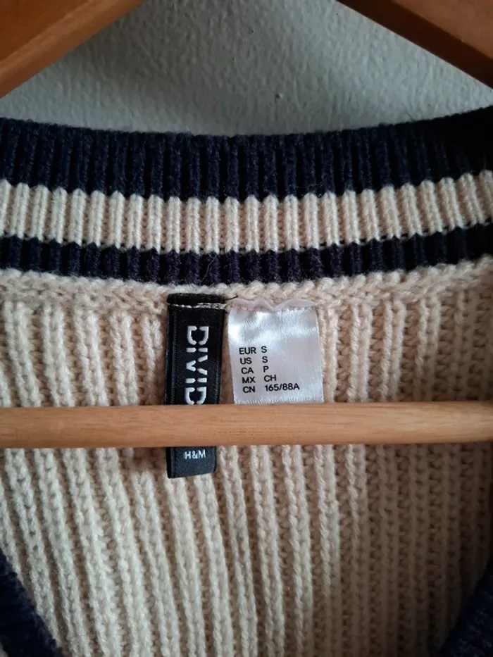 Pull sans manche col V H&M - photo numéro 3