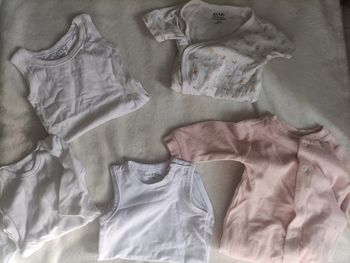 Lot 1 mois – 4 bodys + 1 pyjama tout doux