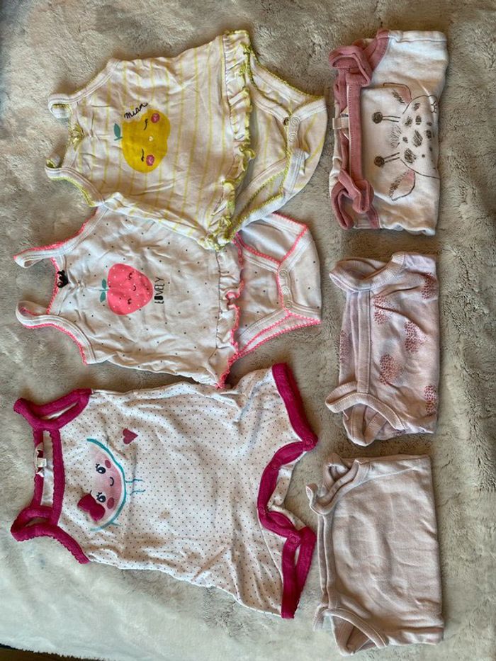 Lot 6 bodies été 6mois - photo numéro 2