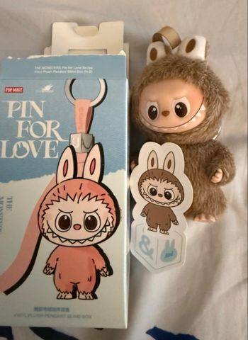 Popmart - labubu pin for love - original - Lettre &