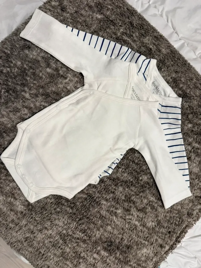 bodies bébé lot 4 Taille 1 mois Neuf, jamais porté - photo numéro 2