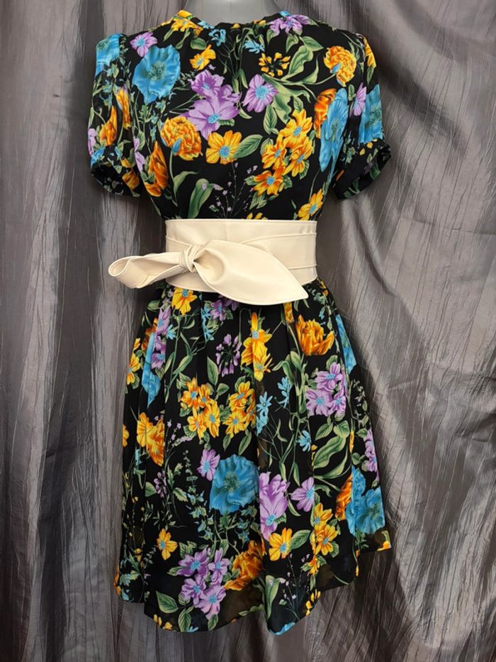 Belle robe vintage noire en mousseline imprimé fleurs des champs  M/38