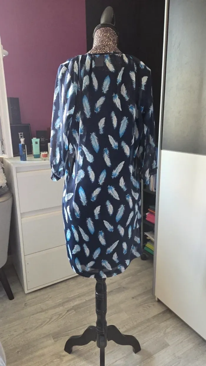 Robe bleu à Thème plume bleu de chez Véro Moda en Taille M/ 38 - photo numéro 2