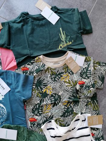 Lot tee shirt neuf 6 ans vertbaudet