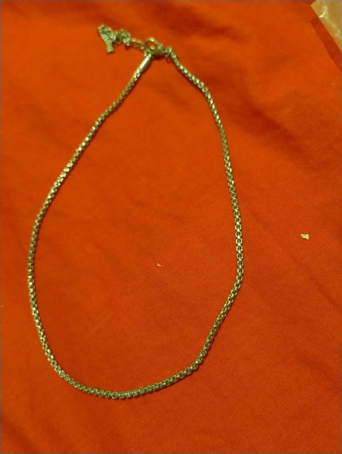 Petite chaîne dorée