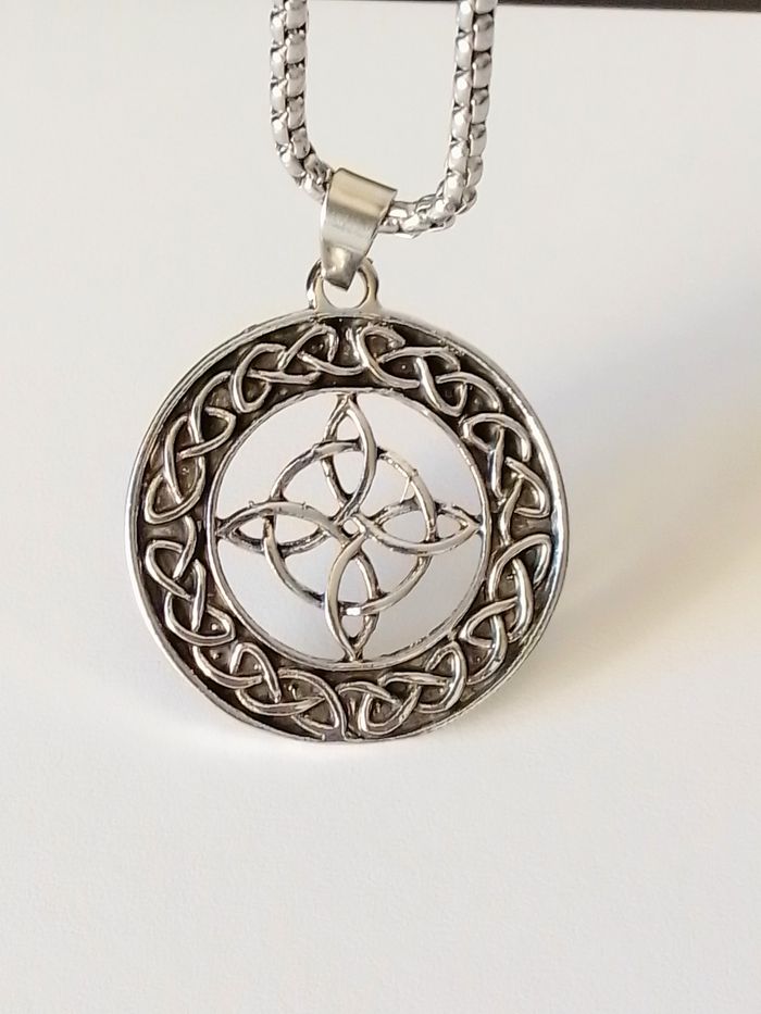 Chaîne + pendentif celtique