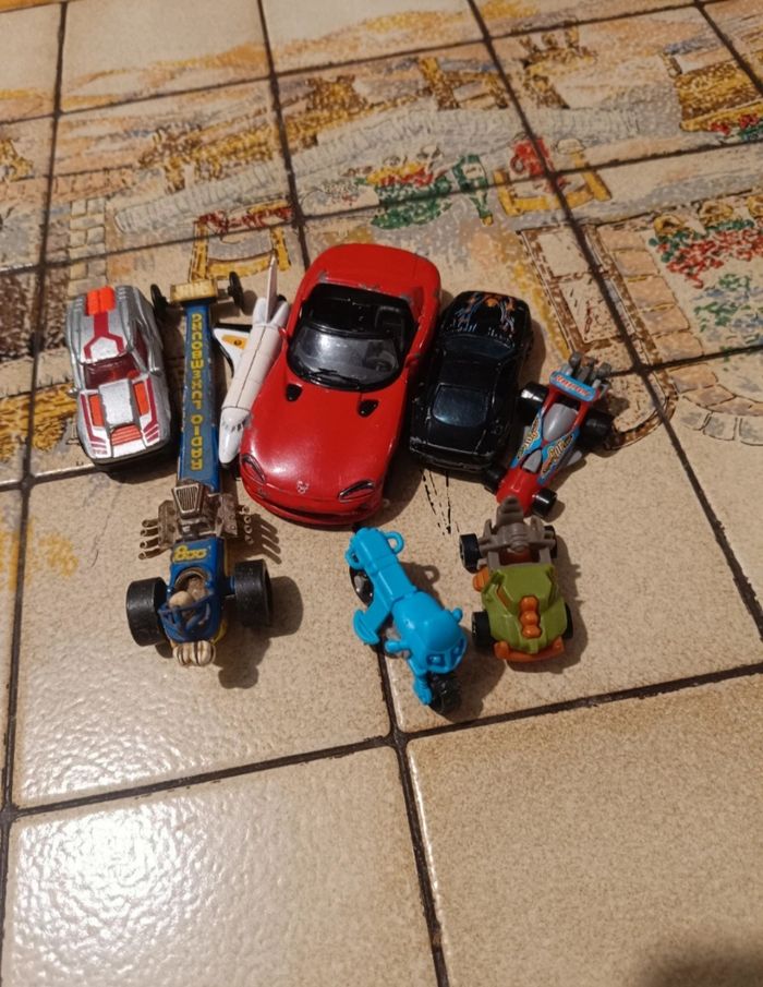 : Lot de 8 Petites Voitures et Véhicules Divers