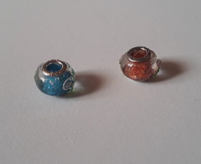 Charms perles pailletés orange et bleu - photo numéro 2