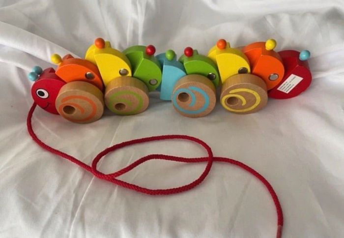 Jouet Chenille à tirer en bois multicolore